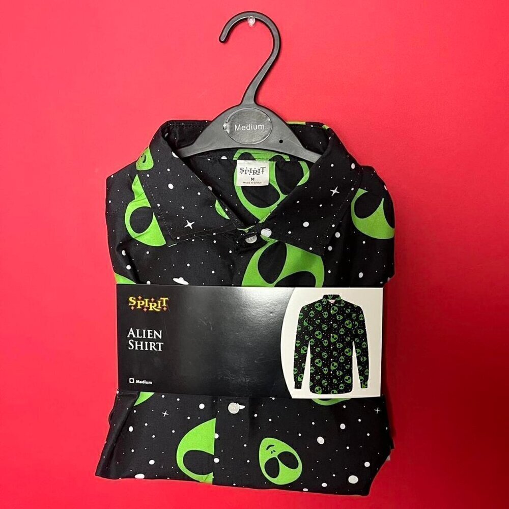 Spirit Halloween / Alien space themed button up 🖤💚